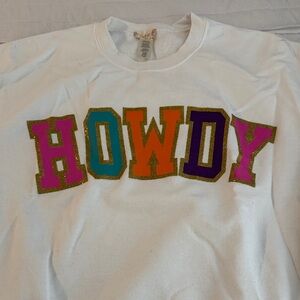 Colorful 'Howdy' Graphic sweatshirt